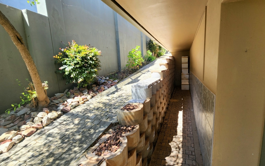 4 Bedroom Property for Sale in Monte Christo Western Cape